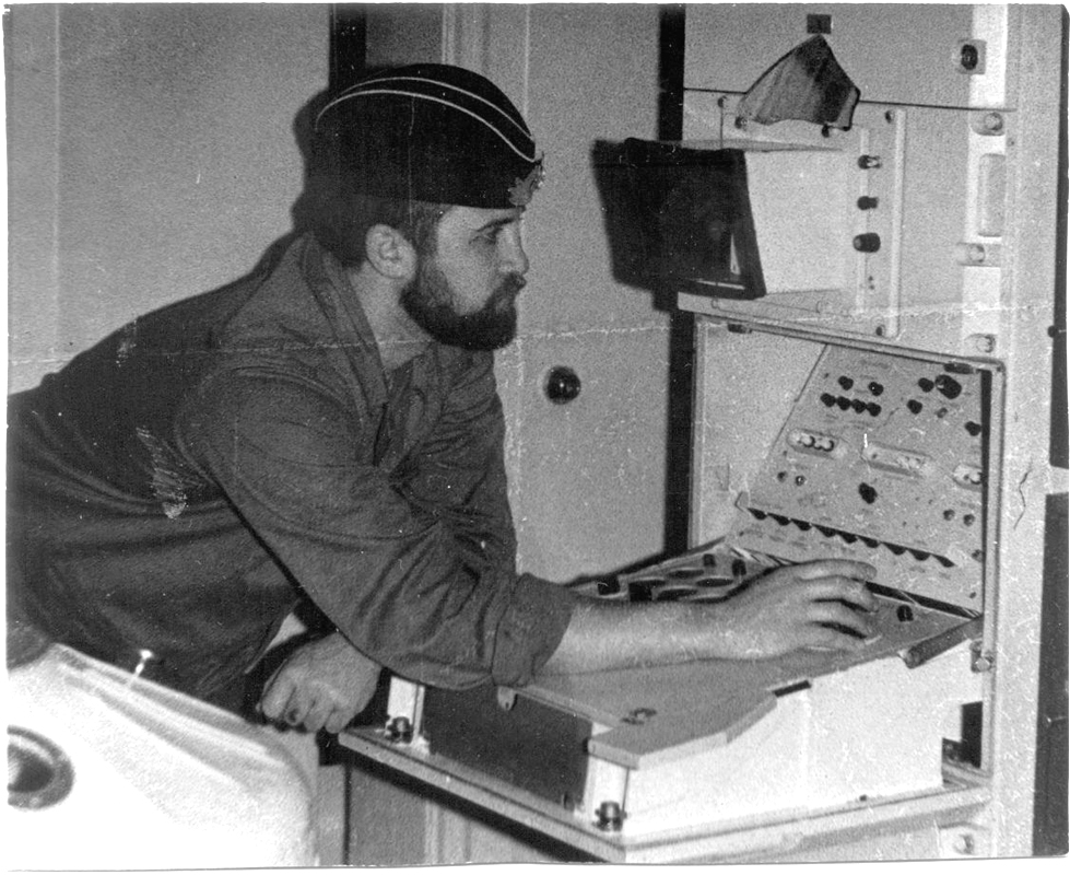 К-460. Квторгин у прибора 9 радиосекстана 