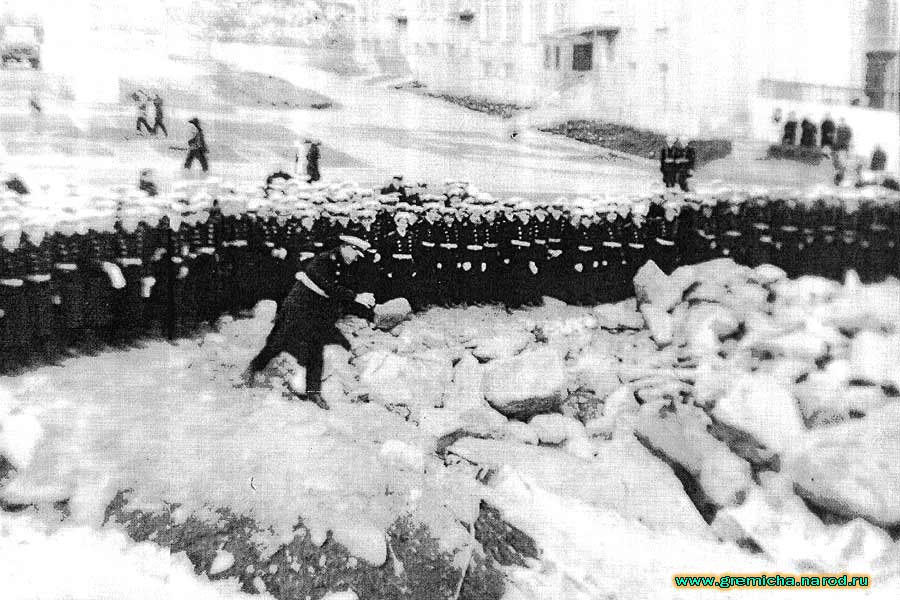 Островная. 9 мая 1975 г. Закладка Площади