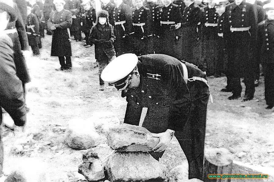 Островная. 9 мая 1975 г. Закладка Площади