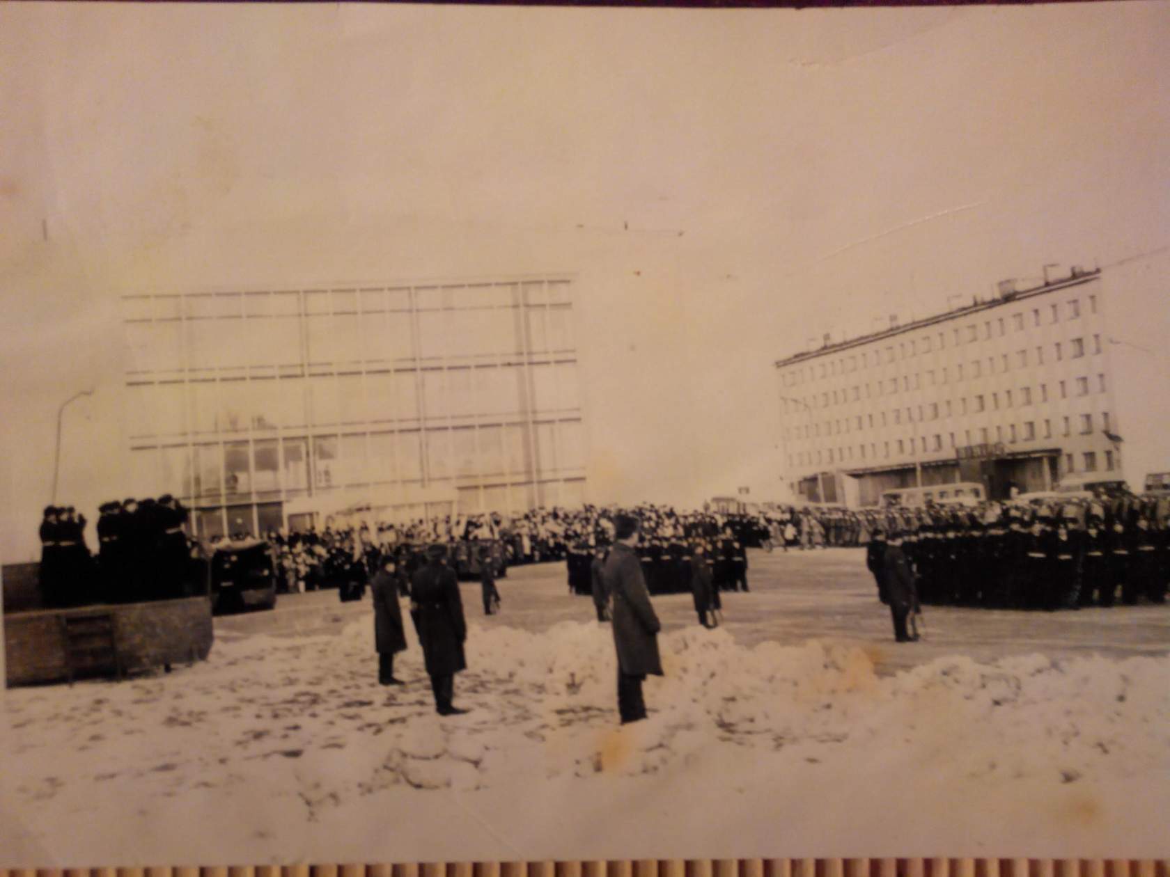 Островная. Парад 7 ноября 1975 г.